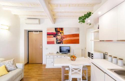 Rione V Ponte Apartment | Al Centro Storico Roma Suite