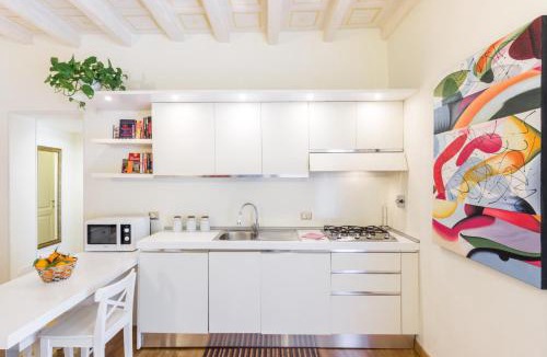 Rione V Ponte Apartment | Al Centro Storico Roma Suite