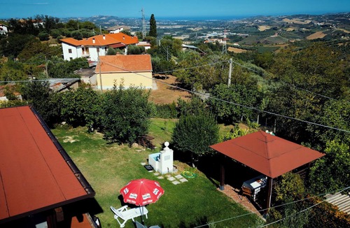 Cellino Attanasio House | Alcove room garden view