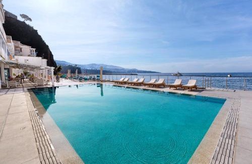 Meta Hotel | Alimuri Bay Resort