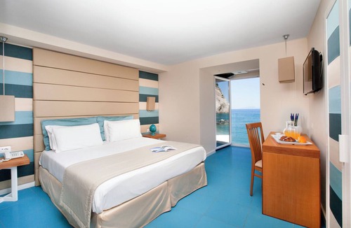 Meta Hotel | Alimuri Bay Resort