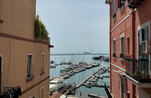Historical Downtown Salerno Apartment | Alizée Holiday Apartment - Elegance and History in the Heart of Salerno
