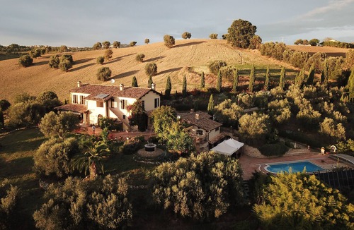 Acquaviva Picena House | Alleinstehende Villa mit Pool schönem Panorama, ruhig, nur 9km zum Strand.
