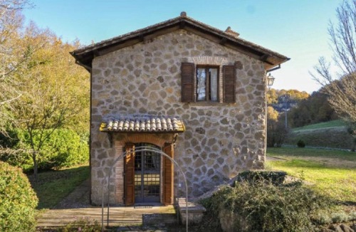 Celleno Villa | Alluring Lazio Villa | Villa Minerva | 2 Bedrooms | Private Garden | Spacious.