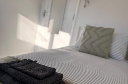 Crofton Park House | Alross rental - Elegant London Stay with Free Breakfast
