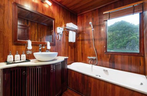 Ha Long Boat Rental | Amanda Legend Cruise 5 Cabin on Ha Long