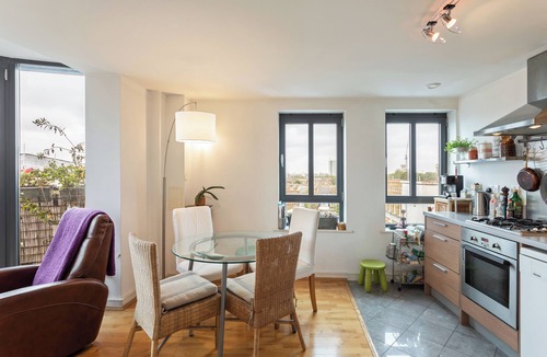 Stoke Newington Apartment | Amazing 2 Bed Apt w/Balcony nr Stoke Newington
