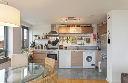 Stoke Newington Apartment | Amazing 2 Bed Apt w/Balcony nr Stoke Newington