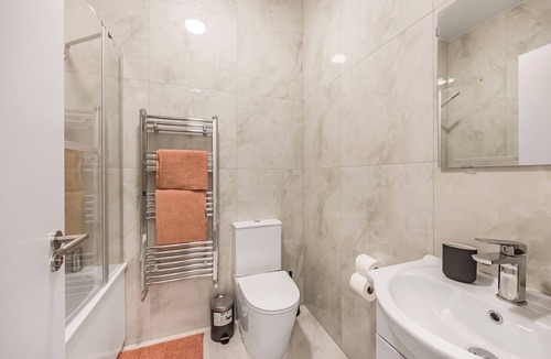 Cranbrook Apartment | Amazing Flat In London