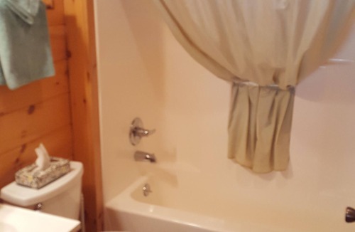 Keystone Cabin | American Pines Cabin, 5 Miles from Mt. Rushmore!