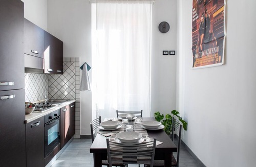 Marsala Apartment | Ami House Roma Apartment in the Heart of Rome with Wi-Fi and Air Conditioning