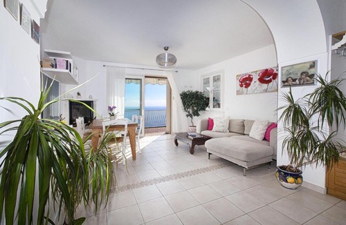 Liparlati House | AMORE RENTALS - Casa Paradisea