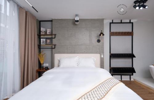 Hang Trong Apartment | Annam Premium - Hanoi - The Church Old Quarter