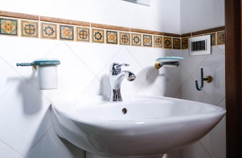 Mentana Apartment | Antica Borghese, Historic Home 20 min from Rome