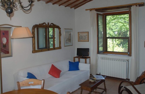 Amelia Apartment | Apartment in Farmhouse for Families with Pool