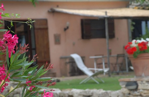Amelia Apartment | Apartment in Farmhouse for Families or Couples with Pool