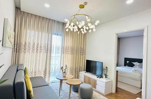 Tan Binh Apartment | APARTMENT AIRPORT - KING BED - Free Pool & Gym & Kids room