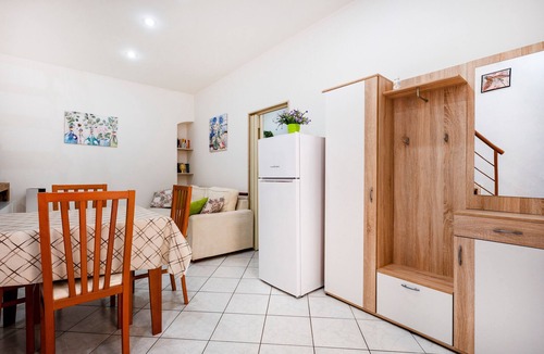 Molfetta Apartment | Apartment 'All'angolo' with Wi-Fi and Air Conditioning