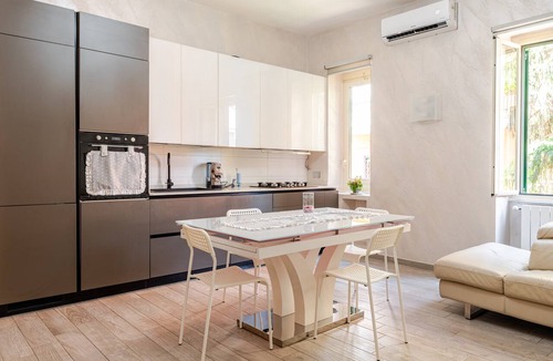 Zona XII Torre Spaccata Apartment | Apartment 'Amars House' with Balcony, Wi-Fi and Air Conditioning