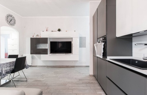Zona XII Torre Spaccata Apartment | Apartment 'Amars House' with Balcony, Wi-Fi and Air Conditioning