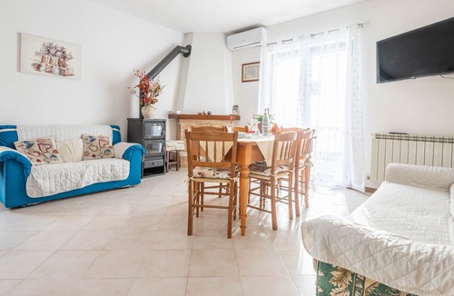 Sasso d'Ombrone Apartment | Apartment "Ambra" with Mountain View & Balcony