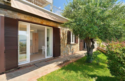 Casal Velino Apartment | Apartment 'Arancione' with Sea View, Wi-Fi and Air Conditioning