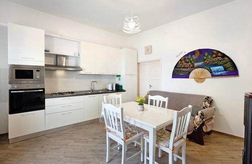 San Lazzaro Apartment | Apartment 'Bella Veduta Luna' with Sea and Mountain Views, Wi-Fi, and Air Conditioning