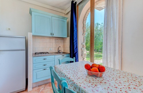 Bonalaccia-Filetto Apartment | Apartment 'Bilocale Castle' with Shared Pool, Wi-Fi and Air Conditioning
