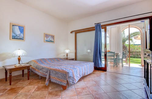 Bonalaccia-Filetto Apartment | Apartment 'Bilocale Castle' with Shared Pool, Wi-Fi and Air Conditioning