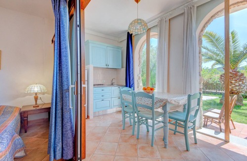 Bonalaccia-Filetto Apartment | Apartment 'Bilocale Castle' with Shared Pool, Wi-Fi and Air Conditioning