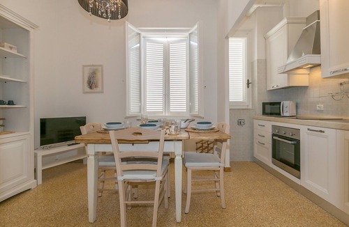 San Vincenzo Apartment | Apartment 'Brezza Marina' with Sea View and Wi-Fi