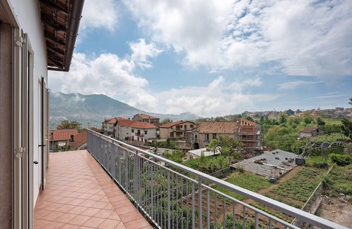 Agerola Apartment | Apartment 'Capri Vista Monti' with Shared Garden, Balcony and Wi-Fi