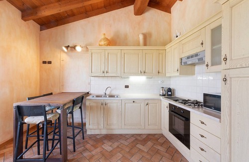 Pozzolengo Apartment | Apartment 'Casa Dolca La Torre' with Lake View, Wi-Fi and Air Conditioning