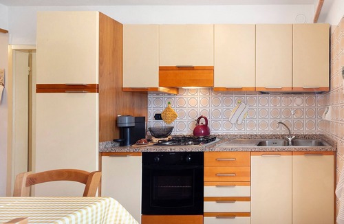 Castello Tesino Apartment | Apartment 'Casa Heidi' with Mountain View, Shared Garden and Wi-Fi