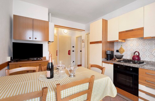 Castello Tesino Apartment | Apartment 'Casa Heidi' with Mountain View, Shared Garden and Wi-Fi