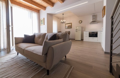 Cavaion Veronese Apartment | Apartment 'Casale Dei Sogni Intera Villa Privata' with Private Terrace, Wi-Fi and Air Conditioning