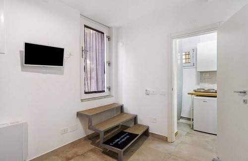 Historical Downtown Salerno Apartment | Apartment 'Casa Mia Civico14' with Wi-Fi and Air Conditioning
