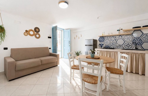 Mattinata Apartment | Apartment 'Casa Mida 1' with Private Veranda, Wi-Fi and Air Conditioning