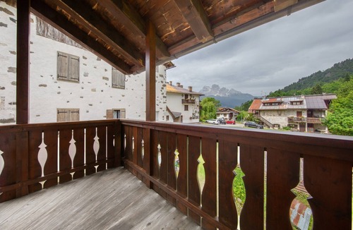 Vodo Cadore Apartment | Apartment 'Casa San Giovanni 1 A Vinigo' with Mountain View, Private Terrace and Wi-Fi