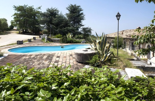 Calmasino Apartment | Apartment 'Castelmontioni 2' with Lake View, Wi-Fi and Air Conditioning