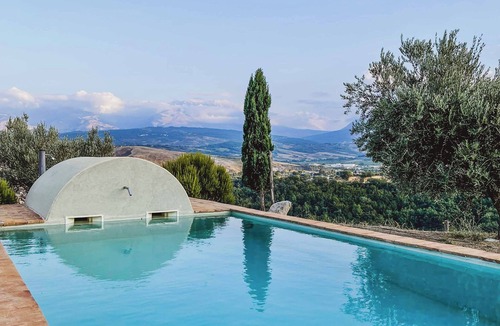 Torre de' Passeri Apartment | Apartment "Castle" for 4 guests