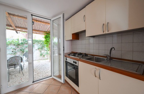 Sant'Angelo Apartment | Apartment-Classic-Ensuite with Shower-Garden view