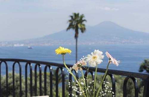 Posillipo House | Apartment for 8: modern, spacious, kids-friendly, stunning view on the bay