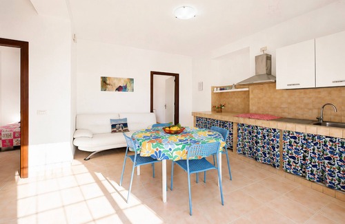 Peschici Apartment | Apartment 'Francesca, Trilo D' with Shared Terrace, Wi-Fi and Air Conditioning