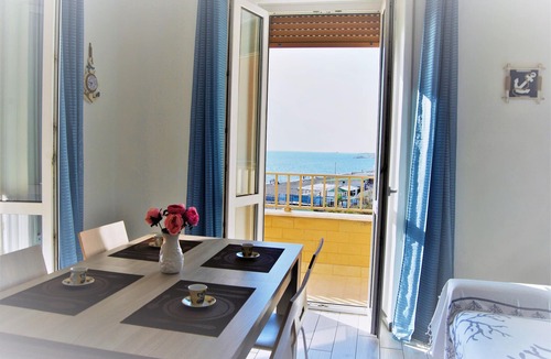 Ladispoli Apartment | APARTMENT FRONT SEA by Silvia and Massimo