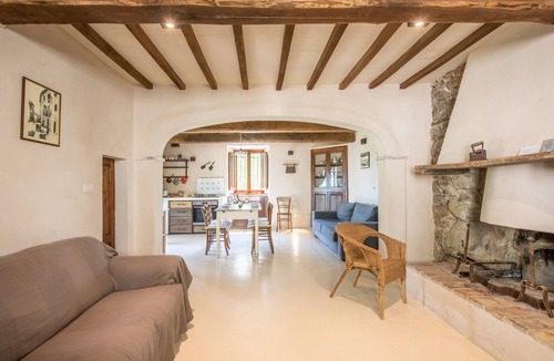 Castiglione d'Orcia Apartment | Apartment "Gemma Verde-Tavoleto" with Mountain View, Garden and Wi-Fi
