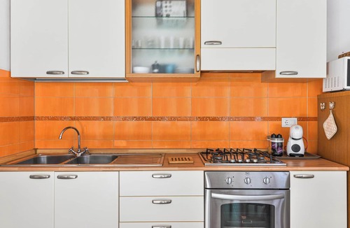 Sant'Ilario in Campo House | Apartment holiday home 'Casa Arancio' with Beautiful Mountain View & Wi-Fi