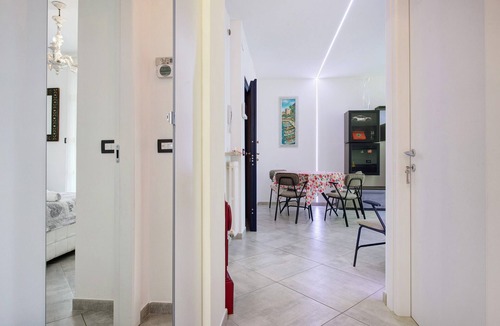 Bardolino Apartment | Apartment 'Home Sweet Dream' with Mountain View, Wi-Fi and Air Conditioning