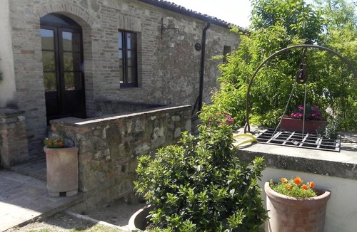 San Giovanni d'Asso Villa | Apartment in Villa With Swimming Pool in the Heart of the Tuscan Hills