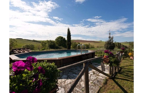San Giovanni d'Asso Villa | Apartment in Villa With Swimming Pool in the Heart of the Tuscan Hills